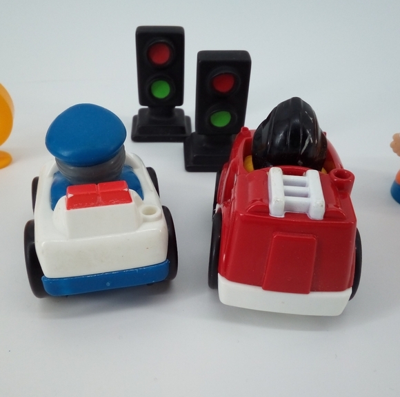 Fisher-Price Little People Mattel 2009 Police Car Fire Engine Street Lights Set - Picture 5 of 9